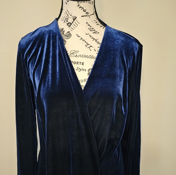 BREATHTAKING!! SIMPLY STUNNING BLUE DRESS!! 💙 💙 💙 - Picture 2 of 11